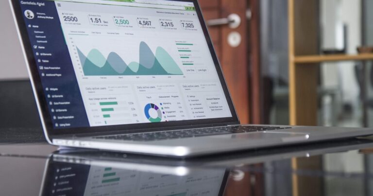 Financial data and charts illustrating the 4 percent rule