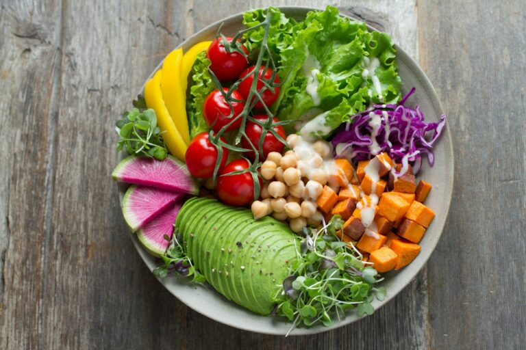 A bulletproof mindset starts with eating clean: a fresh vegetable bowl
